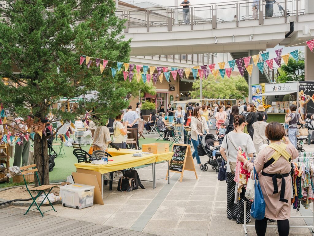 「今日はママが主役の日」をテーマとした子育て支援マルシェ